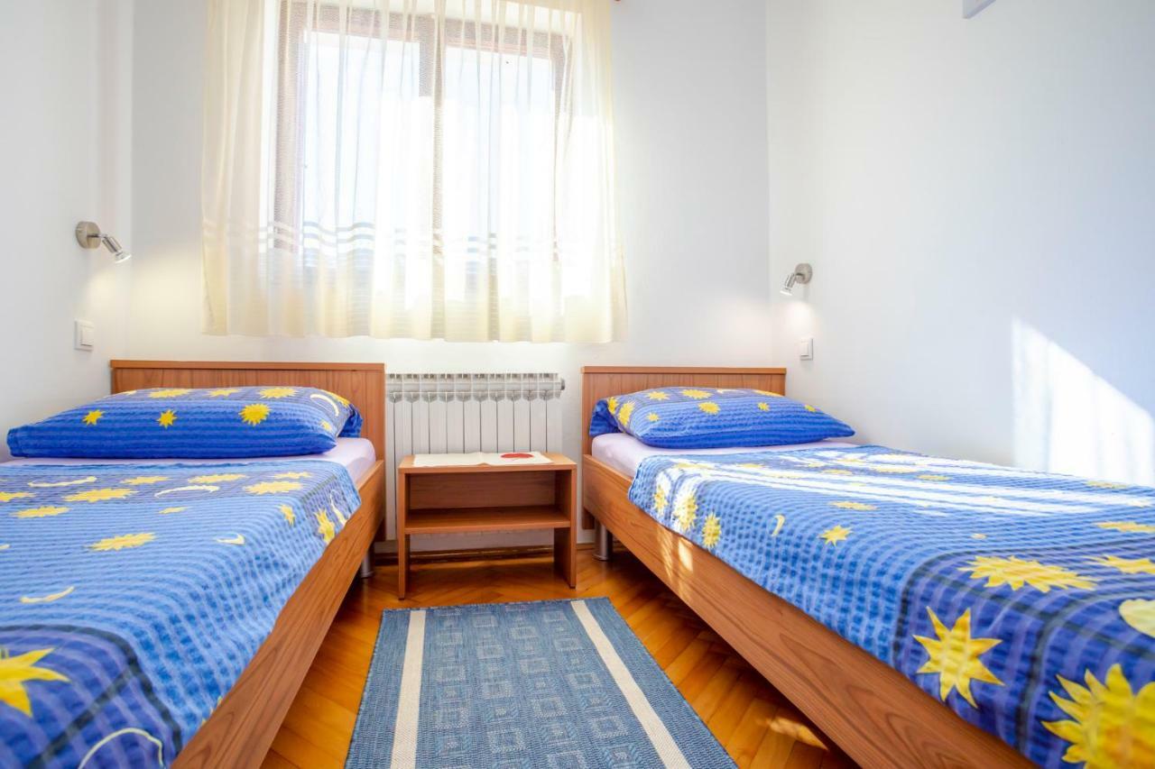 Apartments Belavic By El-Pi Tours Njivice Exterior foto