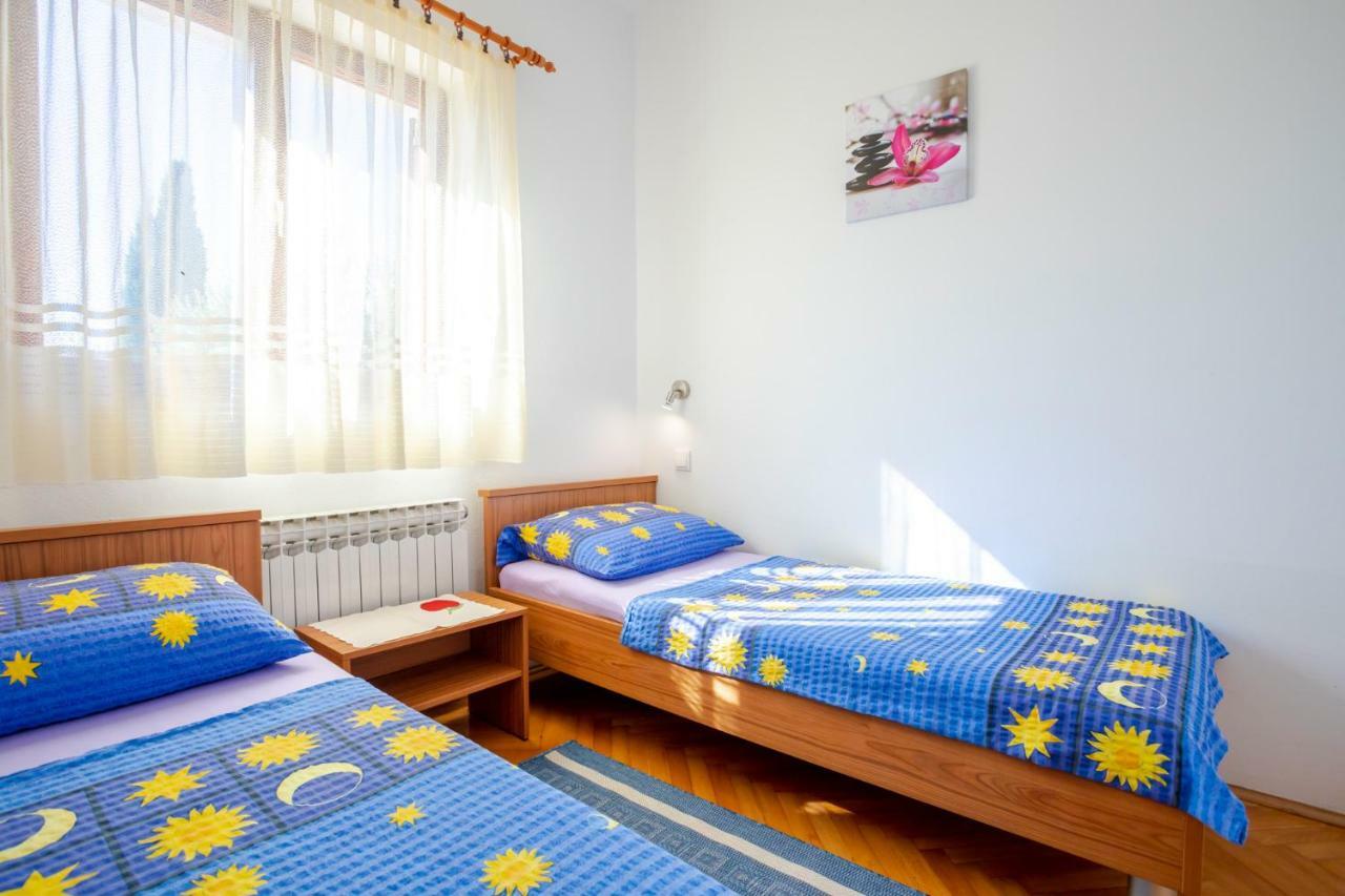 Apartments Belavic By El-Pi Tours Njivice Exterior foto